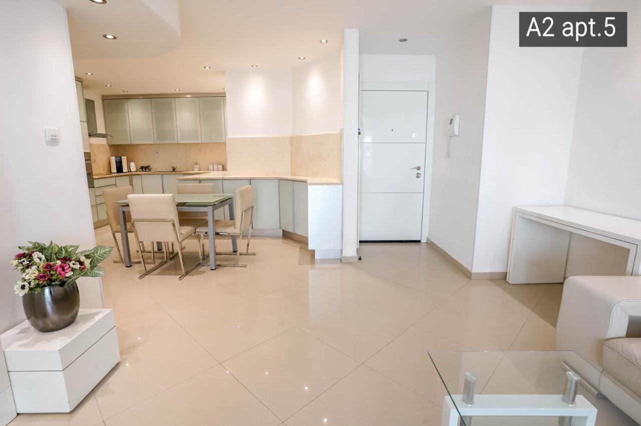 Palmore Apartment *